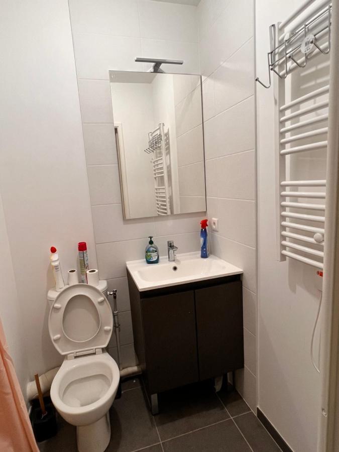 Chambre Individuelle Dans Un Appartement A 37 De Champs Elysees Sartrouville Exterior foto